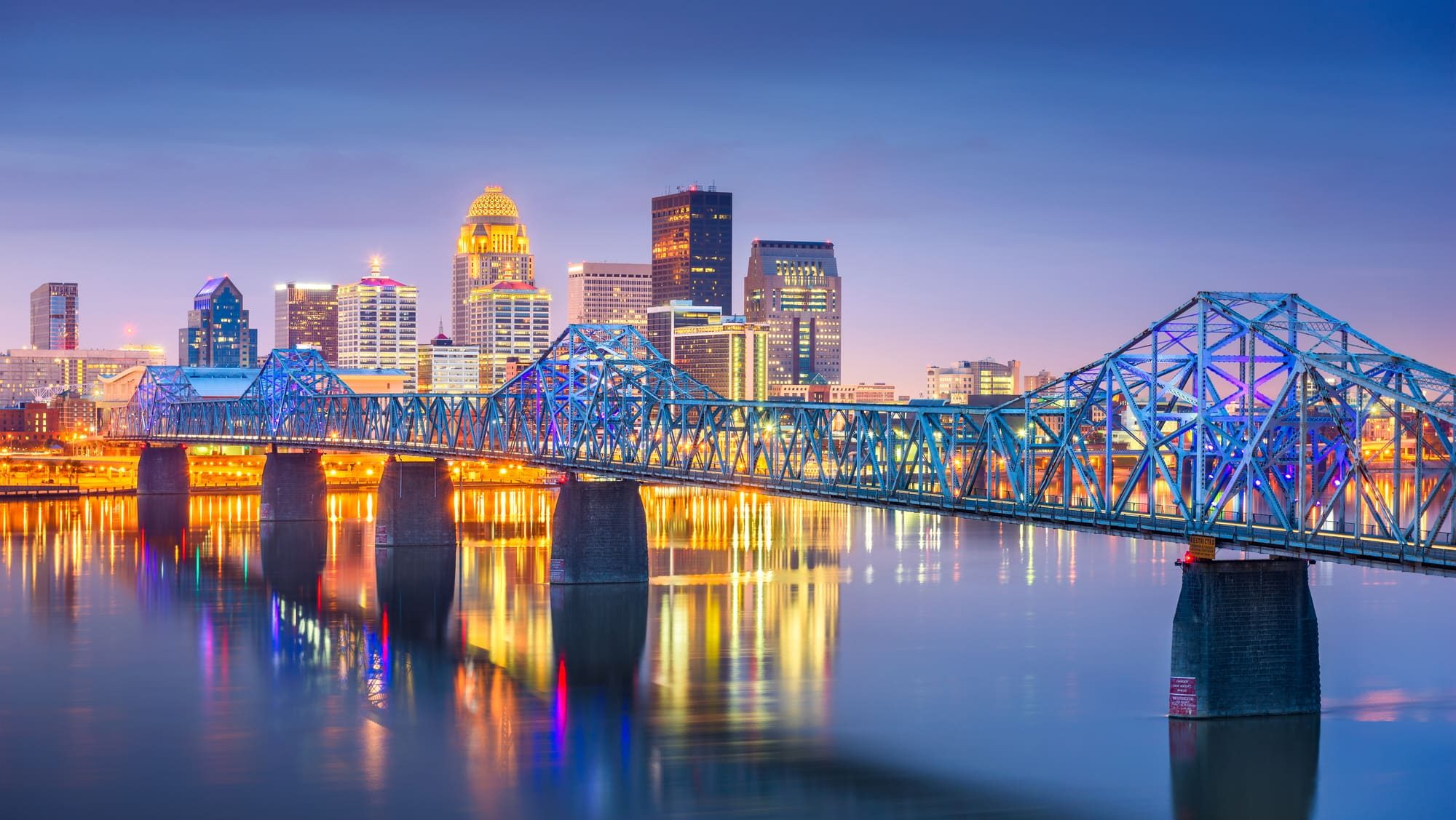 Louisville, Kentucky, USA downtown skyline on the Ohio River at